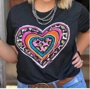 NEW TEXAS TRUE THREADS callie ann stetler leopard heart tee in black
